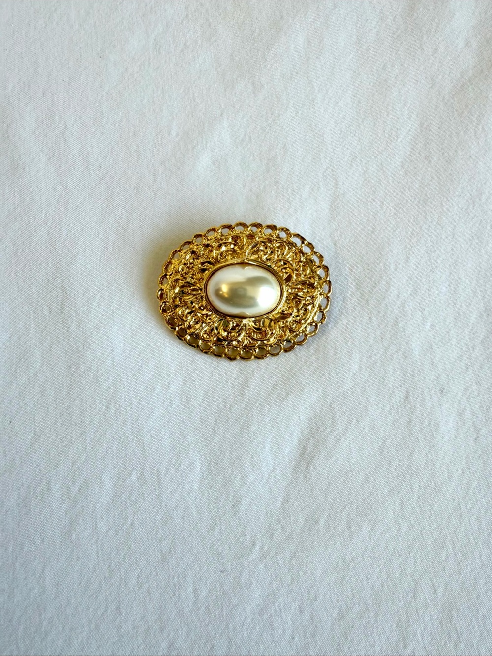 Vintage Gold Tone Faux Pearl Brooch Pin